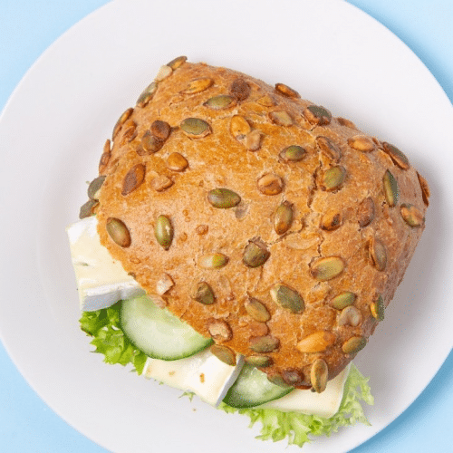 Belegtes Vollkornbrötchen