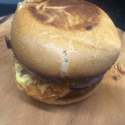 Chickenburger mit Pommes frites