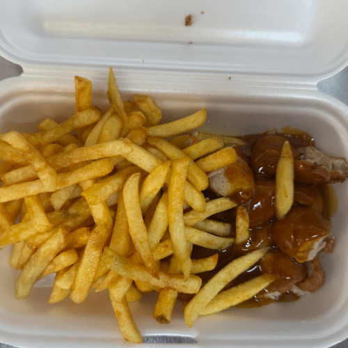 Currywurst mit Pommes frites