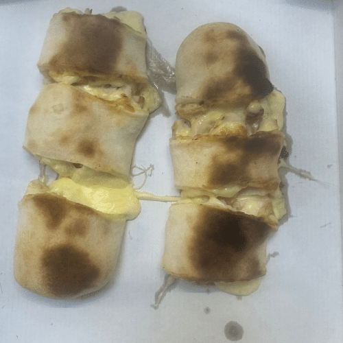 Pizzabrötchen gefüllt mit Hähnchenbrust