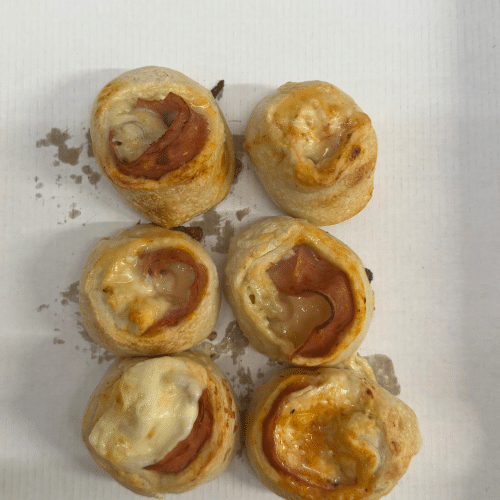 Pizzabrötchen gefüllt mit Truthanschinken