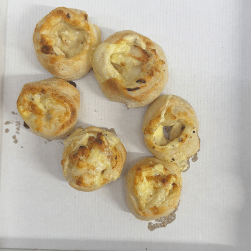Pizzabrötchen gefüllt mit Sucuk