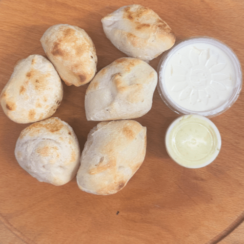 Pizzabrötchen mit Kräuterbutter