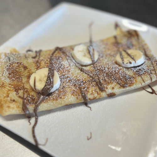Crepe mit Nutella, Banane und Puderzucker