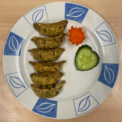 Gebratene vegetarische Gyoza mit Gemüsefüllung (6 Stück)