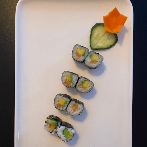 Lachs-Avocado Rolls Maki