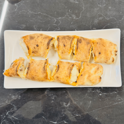 Gefüllte Pizzabrötchen mit einer Zutat nach Wahl