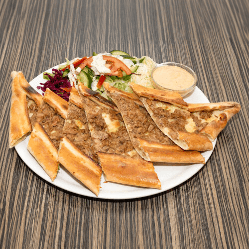 Pide mit Käse und Thunfisch
