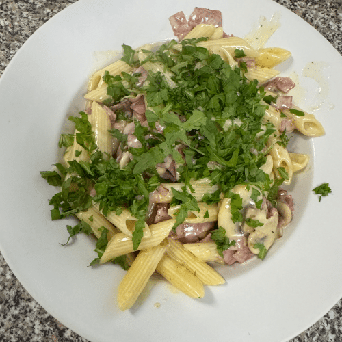 Pasta mit Champignons, Schinken und Sahnesauce