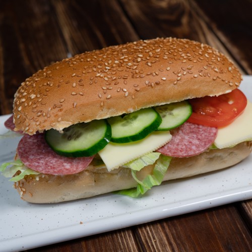 Sandwich mit Geflügelsalami