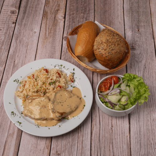 Hanr Schnitzel mit Sahnesauce