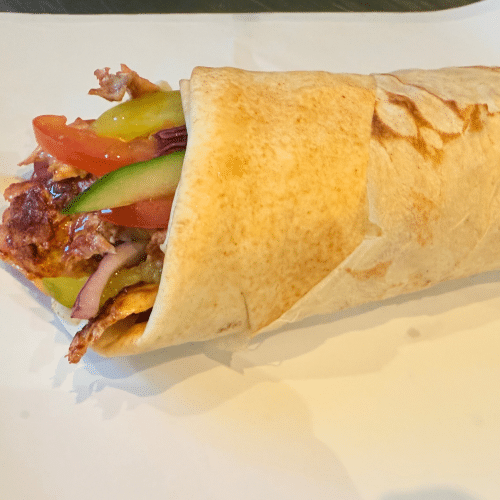 Schawarma Sandwich mit Salat,
