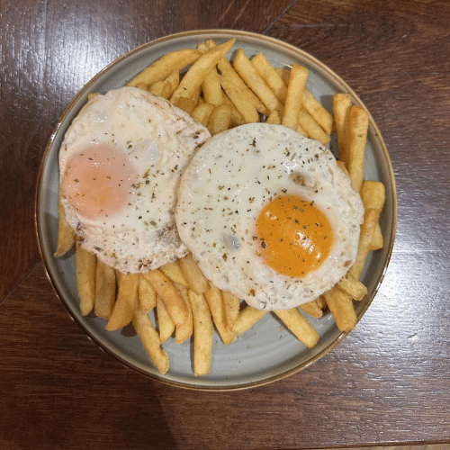Pommes mit Eier