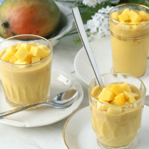 Mangocreme mit Eis