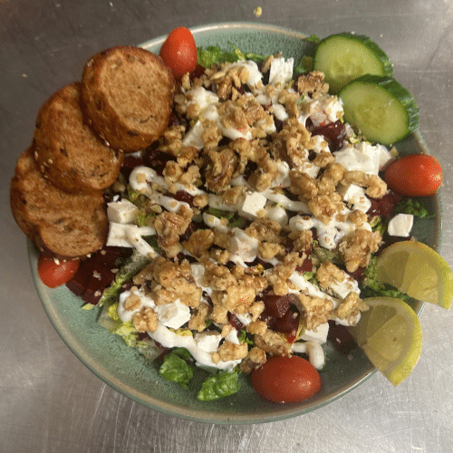 Rote-Bete Salat mit Feta und Walnüssen