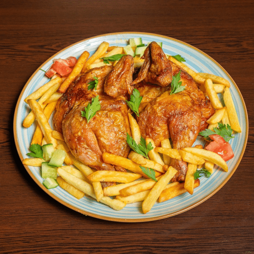 Ganzes gegrilltes Hähnchen mit Pommes frites und Knoblauch-Dip