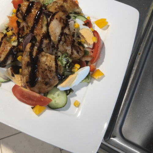 Salat mit Putenstreifen