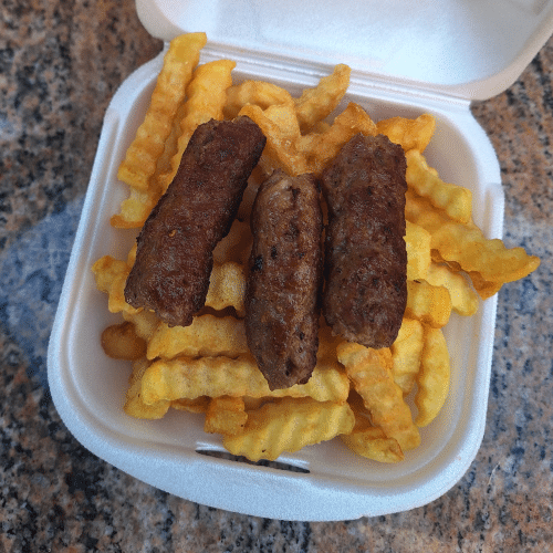 Cevapcici mit Pommes frites