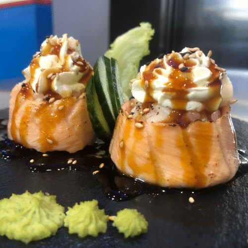 Special gekochter Gunkan lachs Philadelphia (2 Stück)
