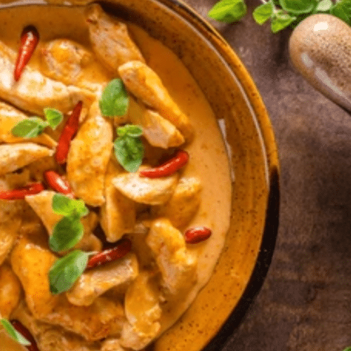 Hühnerfleisch in rotem Thai-Curry