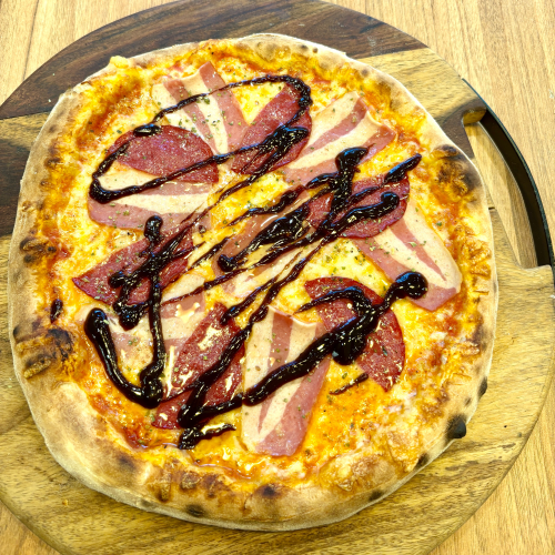 Pizza BBQ bacon und Salami