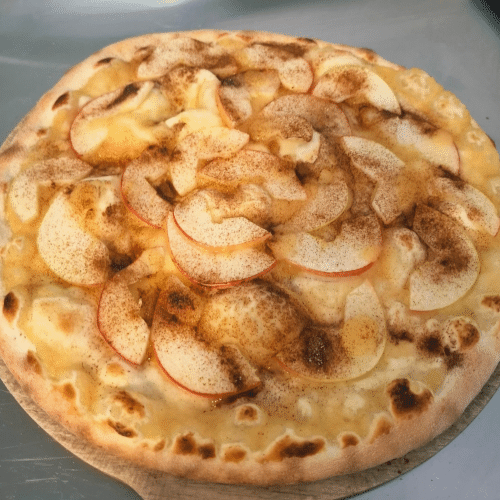 Pizza mit Apfelmus und Zimt