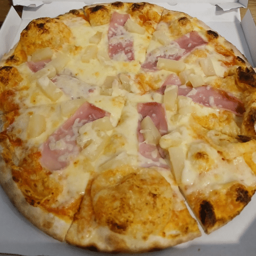 Pizza mit Schinken und Ananas
