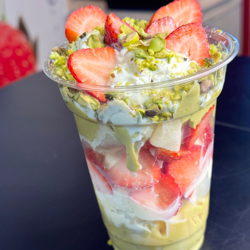 Pistachio eis crepe becher