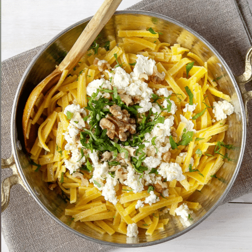 Eriste mit Weißkäse und Wallnüssen