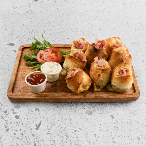 Gefüllte Pizzabrötchen mit Hinterschinken