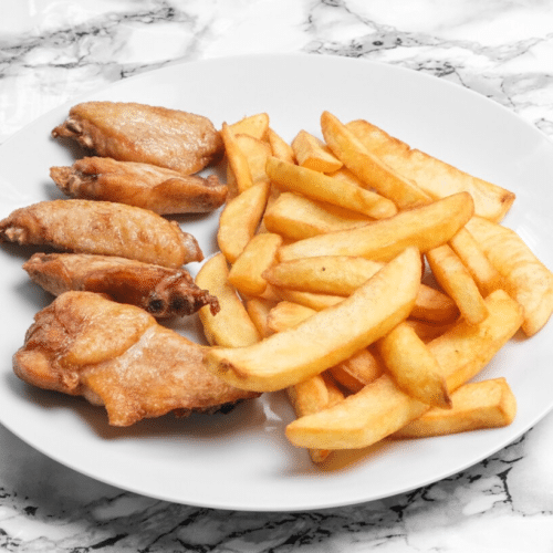 Chicken Wings (5 Stück) mit Pommes frites