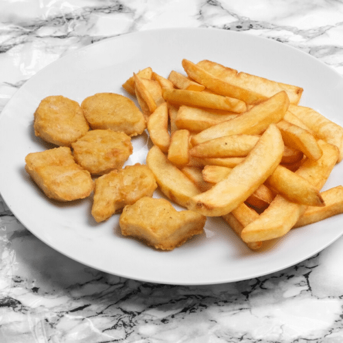 Chili-Cheese Bites (7 Stück) mit Pommes frites