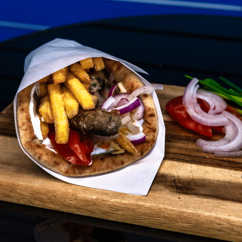 Rind-Bifteki im Pita-Brot.