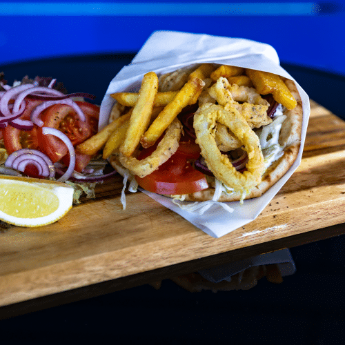 Kalamaras im Pita-Brot