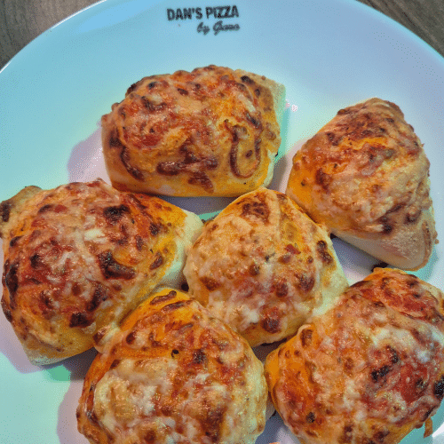 Pizzabrötchen mit Tomsauce Käse (Magherita)
