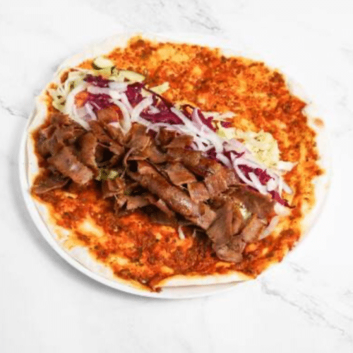 Lahmacun Spezial mit Kalb-Drehspießfleisch