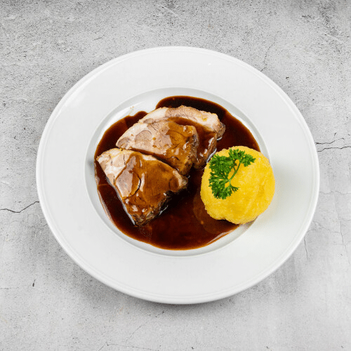 Schweinebraten mit Kloß und Soße