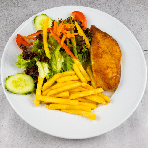 Hähnchenbrust mit Salat u. Pommes