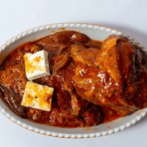 Zarte Lammhaxe mit Auberginen und Käse