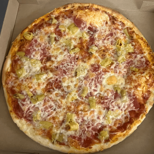 Pizza mit Salami und Peperoni (scharf)