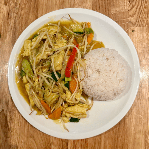 51. Gebratenes Hühnerfleisch mit Curry-Soße