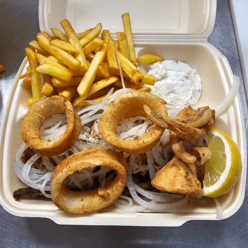 Gemischter Teller mit Gyros, 1 Souvlaki und Kalamari