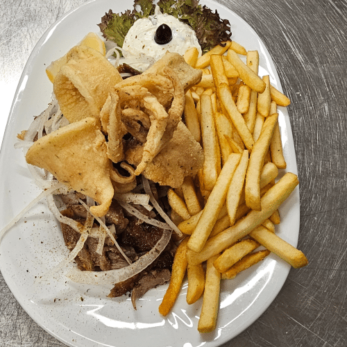 Gemischter Teller mit Gyros und Kalamari