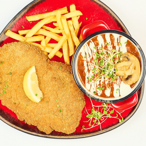 Schnitzel mit Paprika-Champignonsoße und Nockerl