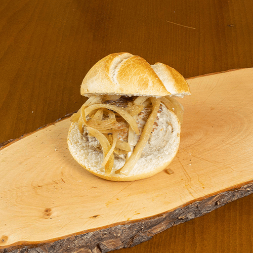 Fleischküchle vom Grill im Brötchen