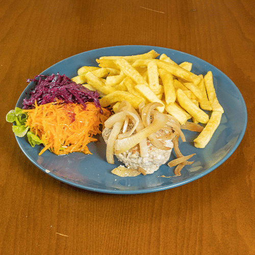 Fleischküchle vom Grill mit Pommes frites, Salat,