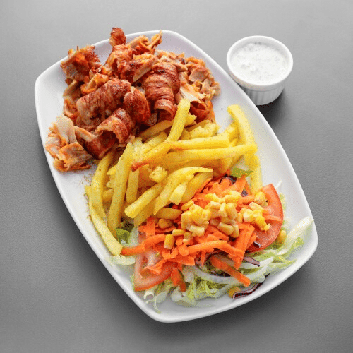 Döner-Teller mit Pommes frites und Salat