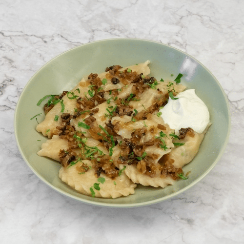 Teigtaschen (Wareniki) mit Kartoffeln, Pilzen und Kräutern