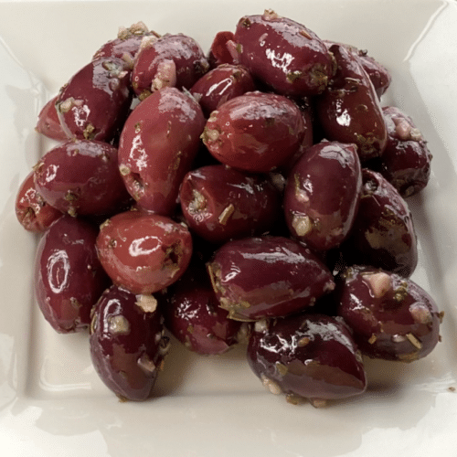 Kalamata Oliven mit Knoblauch und Kräutern