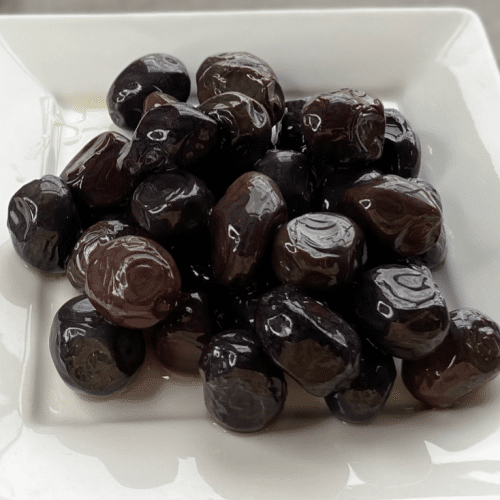 Schwarze Oliven mit Kern